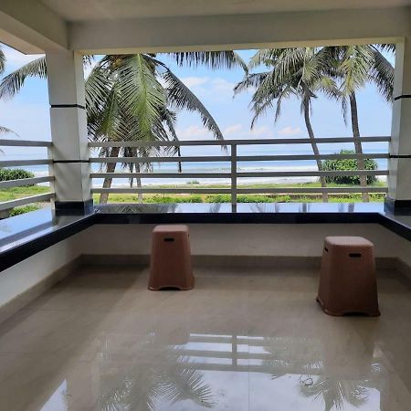 Corniche Beach Resort Mulappilangād Kültér fotó