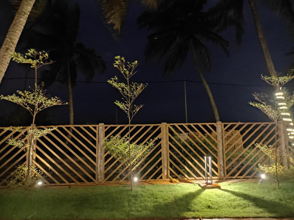 Corniche Beach Resort Mulappilangād Kültér fotó