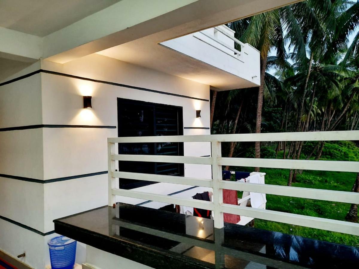 Corniche Beach Resort Mulappilangād Kültér fotó