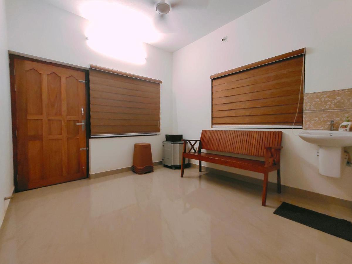 Corniche Beach Resort Mulappilangād Kültér fotó